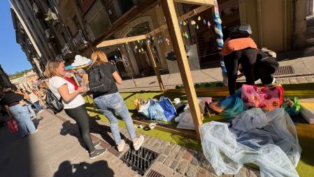 Montaje de 'Temps de flors' en la calle Nou.