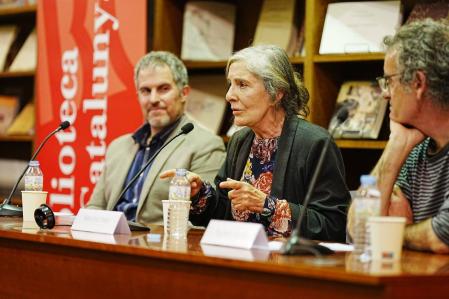 Jaume C. Pons Alorda, Marissa Josa i Ramon Farrés, durant l'acte a la Biblioteca de Catalunya (9/V/2024)