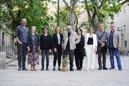 Marc Serra, Marissa Josa, Montse Vellvehí, Izaskun Arretxe, Feliu Formosa, Eugènia Serra, Laura Pinyol, Ramon Farrés i Jaume C. Pons Alorda, després de l'homenatge a Formosa a la Biblioteca de Catalunya (9/V/2024)