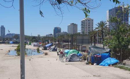 Campamento de tiendas de campaña.