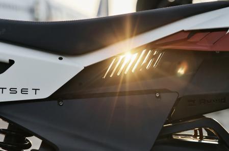 Ryvid Outset, la robusta moto eléctrica para la ciudad que también te permitirá escapar de ella.