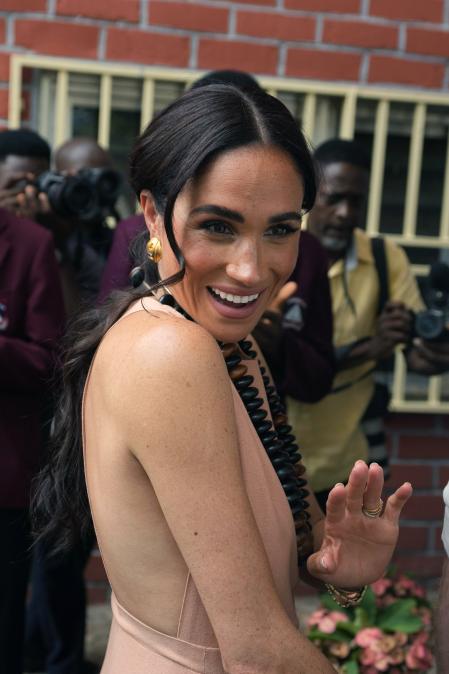 Meghan Markle con el vestido de Heidi Merrick