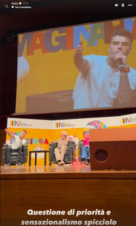 Fedez, muy duro con la prensa en la Feria del Libro de Turín.