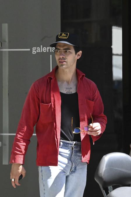 Joseph Adams Jonas, conocido como Joe Jonas,​ es un cantante, músico, actor y bailarín estadounidense.