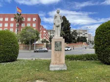 Monumento al doctor Dòmenech Martí i Julià.