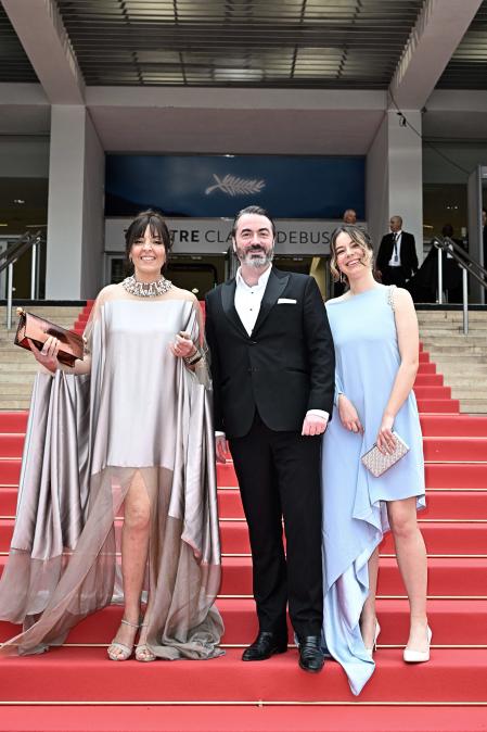 El príncipe Joachim Murat con su mujer la princesa Yasmine Murat y su hija  Elisa en el Festival de Cannes.