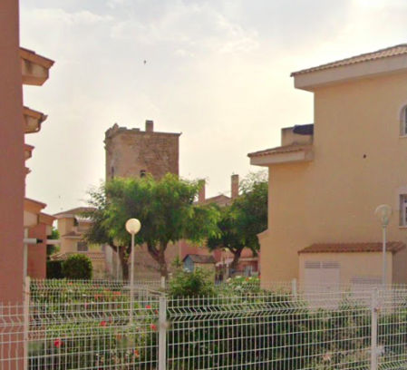 Este es el único punto desde el que la Torre Placia es visible hoy desde el exterior de la urbanización que la rodea.