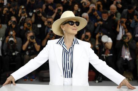 Meryl Streep posa ante las cámaras en su primera aparición en el festival de Cannes 2024