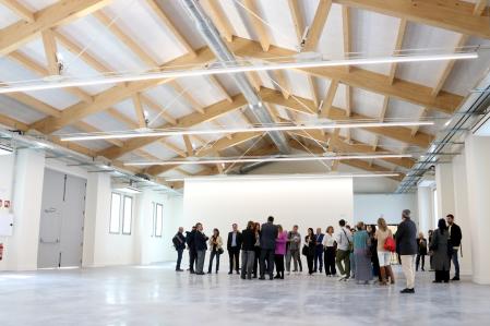 Una de les sales dels històrics 'tinglados' del moll Oriental que s'han restaurat