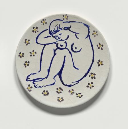 Un plato de porcelana moldeado por Matisse en 1907 que aparece en la composición de 'L'Atelier rouge'