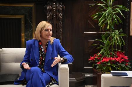 La consellera de Medio Ambiente, Agua, Infraestructuras y Territorio, Salomé Pradas, durante una reunión con la alcaldesa de València, en el Ayuntamiento de Valencia, a 8 de enero de 2024, en Valencia, Comunidad Valenciana (España). Durante la reunión, han hablado de la inauguración de la ‘Capitalidad Verde’ en Valencia, ‘Valencia capital verde europea’. La ciudad se estrena como referente europeo en sostenibilidad con un foro de debate y encuentro, a nivel internacional, los días 11 y 12 de enero, con el objetivo de liderar el futuro de la sostenibilidad en Europa.