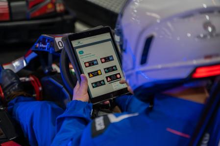 Uno de los ejercicios se realiza en las pistas del karting de Carlos Sainz en Las Rozas.