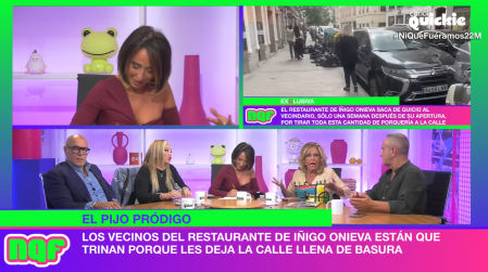 Bolsas de basura y botellas de vidrio acumuladas en la acera, generadas por Casa Salesas