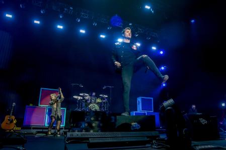 El cantante Dani Martín durante su concierto en el Wizink Center, a 26 de noviembre de 2021, en Madrid (España). Este concierto se enmarca dentro de su gira ‘Qué caro es el tiempo’, donde presenta su último disco: ‘No, no vuelve’ con el que repasará toda su trayectoria musical, tanto con ‘El canto del Loco’ como en su posterior etapa en solitario.