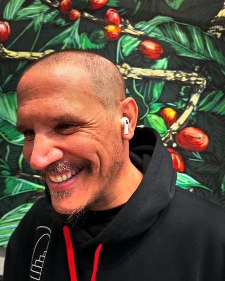 El actor mostraba su aspecto tras varios tratamientos de quimio y radioterapia.