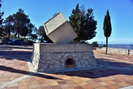 Monumento de homenaje a los caídos de la quinta del biberón.