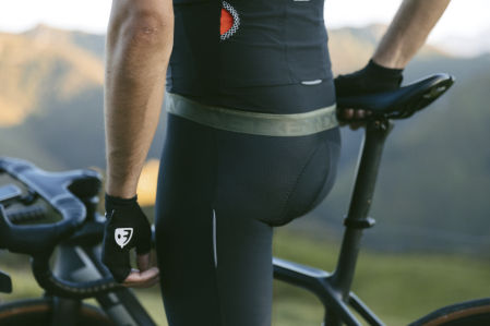 Los guantes mejoran el tacto con la bicicleta.