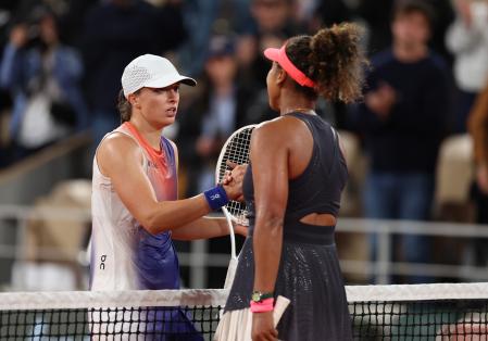 Iga Swiatek y Naomi Osaka se despiden en Roland Garros, este miércoles