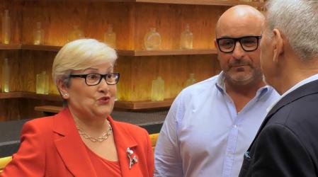 Pilar y su sobrino Alfonso en 'First Dates'