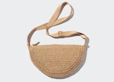 Bolso redondeado de ganchillo de Uniqlo
