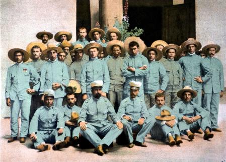 Supervivientes del sitio de Baler, los conocidos como “Últimos de Filipinas”.