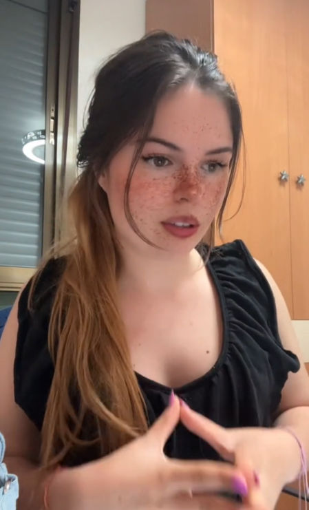 La estudiante explica su frustración