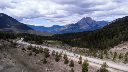 Al coronar el Pradell dejábamos atrás la silueta del Pedraforca.