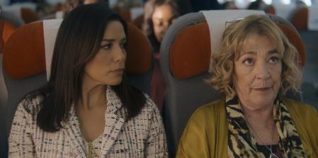 Eva Longoria y Carmen Maura en una imagen de 'Tierra de mujeres'.