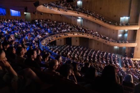 Una vista de la sala del AKM