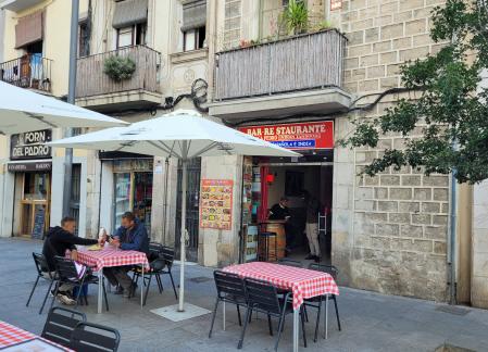Edificio donde se ubicaba el antiguo hostal en el Raval
