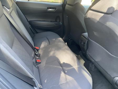 Las plazas traseras son algo estrechas para tres pasajeros&nbsp;