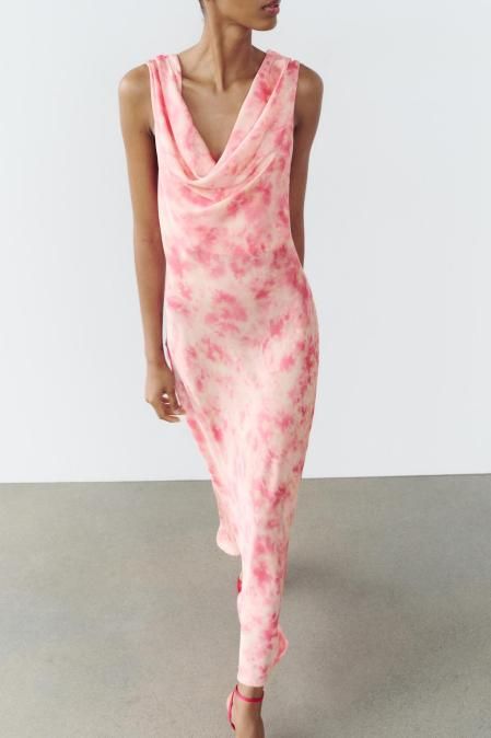 Vestido satinado de Zara