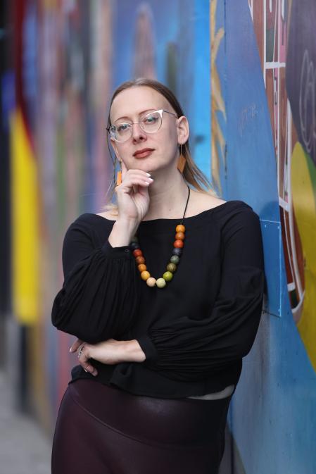 Sasha Costanza-Chock presenta la protesta multimedia '¡No a la IA para el genocidio! Necropolítica algorítmica durante el fín del Imperio'