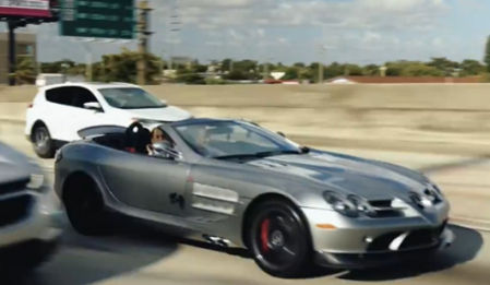 Lewis Hamilton lleva a Camila Cabello en un increíble Mercedes en el nuevo videoclip de la cantante: así es el modelo SLR McLaren