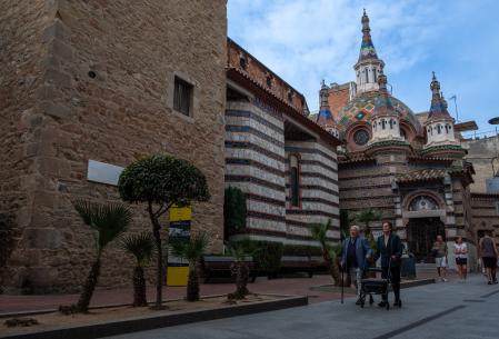 La capilla del Santíssim, un colorido añadido modernista a la iglesia gótica de Sant Romà