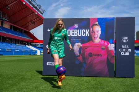 El Barça anuncia el fichaje de la portera inglesa Ellie Roebuck