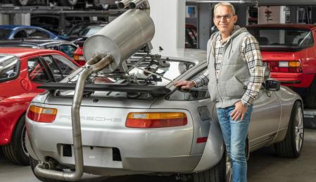 El ruido de escape se limitaba con un gran silencioso fijado a la luneta 