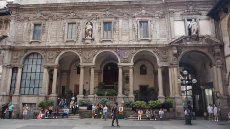 Piazza del Mercanti.