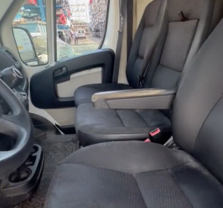 Enseña una furgoneta para desguazar y se encuentra con una sorpresa inesperada: “Os vais a reír un poco”