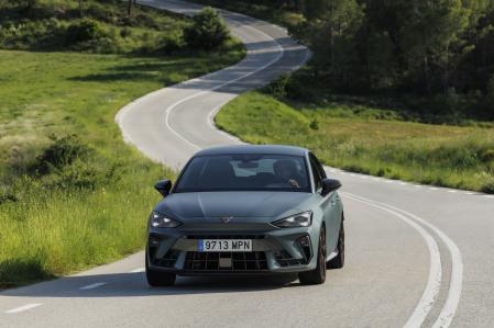 Destaca la versión del León e-Hybrid (híbrida enchufable) con más de 100 km de autonomía eléctrica homologada&nbsp;