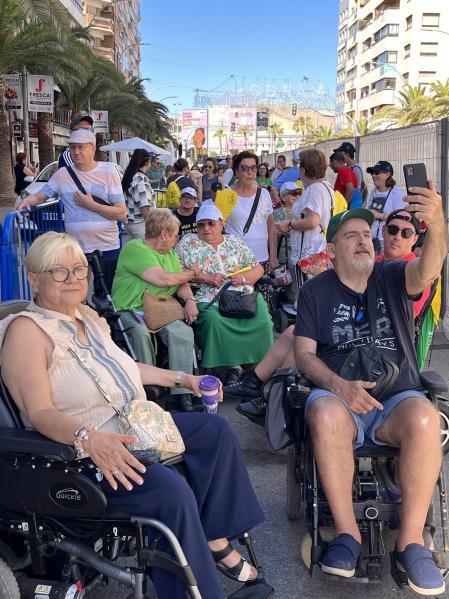 Varios de los participantes en la 'Kedada fogueril' para personas con discapacidad.