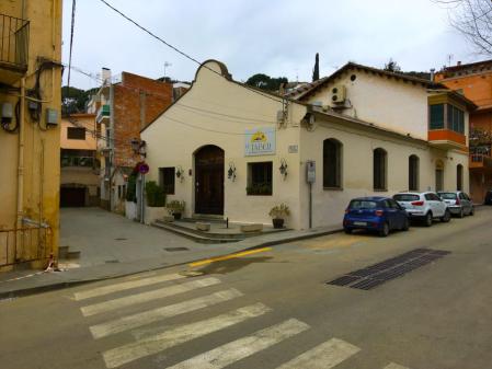 El antiguo taller de carpintería Vivies que hoy sus herederos han transformado en restaurante .