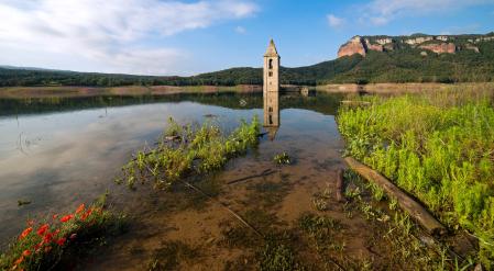 Juego de reflejos en Sau.