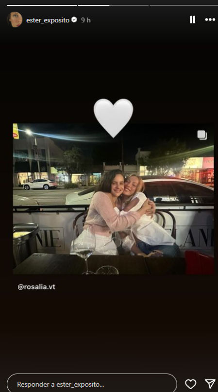 Ester Expósito y Rosalía de cena