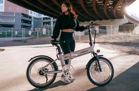 PVY Libon, la bici eléctrica plegable que no tendrás que recargar en días.