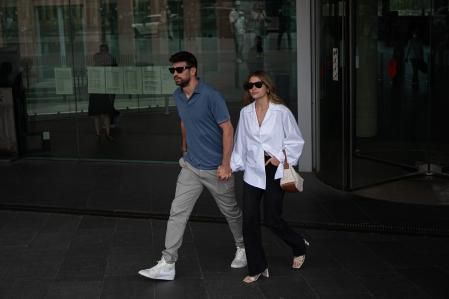 Gerard Piqué y Clara Chía salen de la Ciutat de la Justícia para declarar en un juicio contra un paparazzi. Barcelona, 7 de Junio de 2023