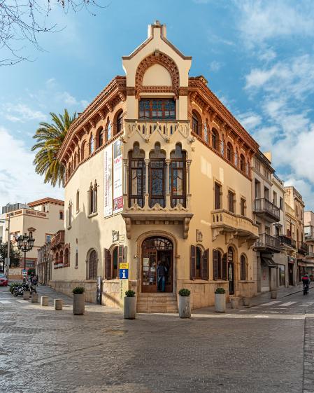 La Casa Museu Lluís Domènech i Montaner, en Canet de Mar, sanctasanctórum de la arquitectura modernista catalana