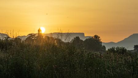 Amanecer de polvo sahariano en El Porquí, en Manlleu.