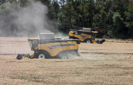 La siega mecanizada en el Lluçanès.