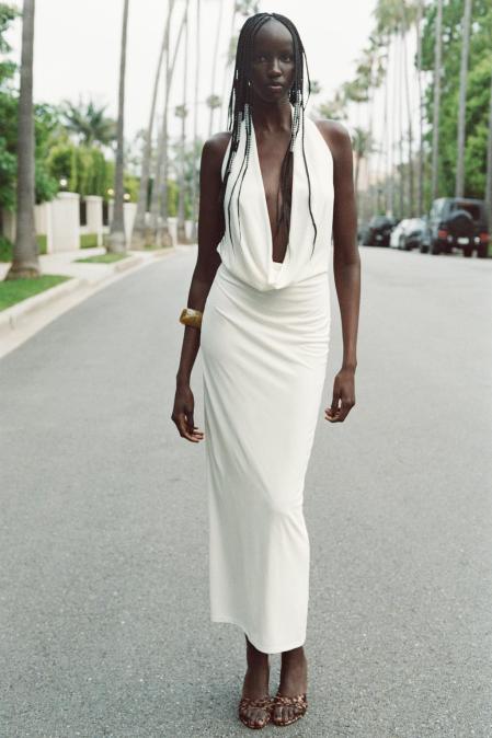 Vestido con escote pronunciado de Zara